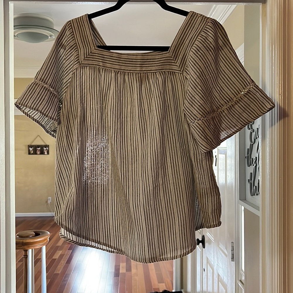 Short sleeve top
